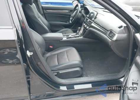 2018 Honda Accord Sport z USA, uszkodzony, nr VIN 1HGCV1F3XJA092009